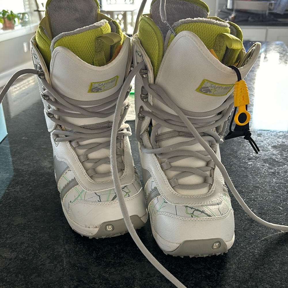 Burton 7.5 women’s snowboarding boots